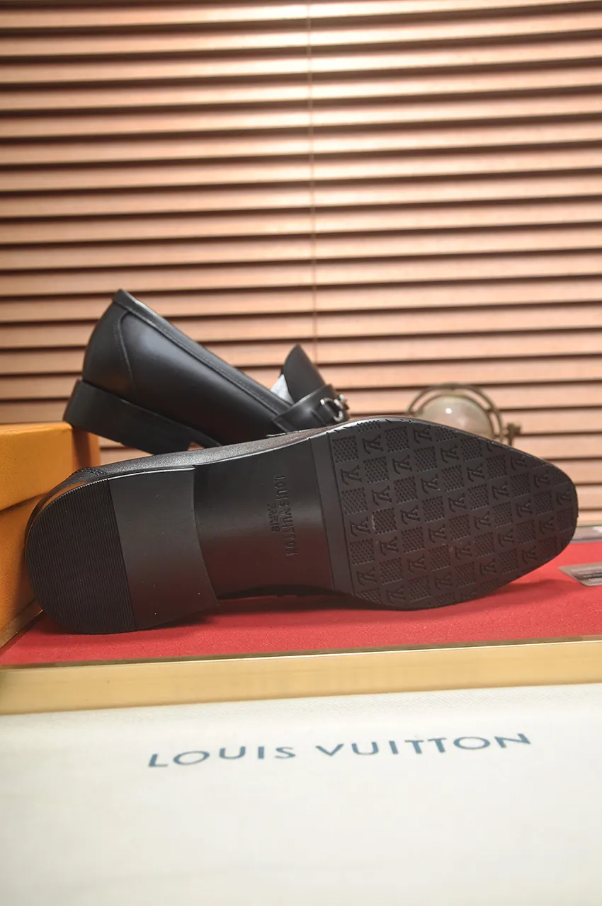 Men's men's shoes 💰540💶 [LV] (original single cowhide lining) 🍀LV's latest genuine leather business suit shoes are launched simultaneously on the official website. The first-layer cowhide imported from Italy is made of heavy gold, 💥official website 1:1 rubber outsole. Versatile to wear, high-end without losing class, and the color combination is extraordinary. This four-season style is alluring when worn on your feet, showing off your big-name flair. Standard code 38-45 (45 customized)